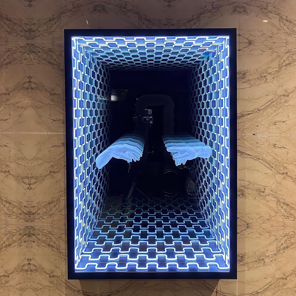 Infinity-speil med LED-neon