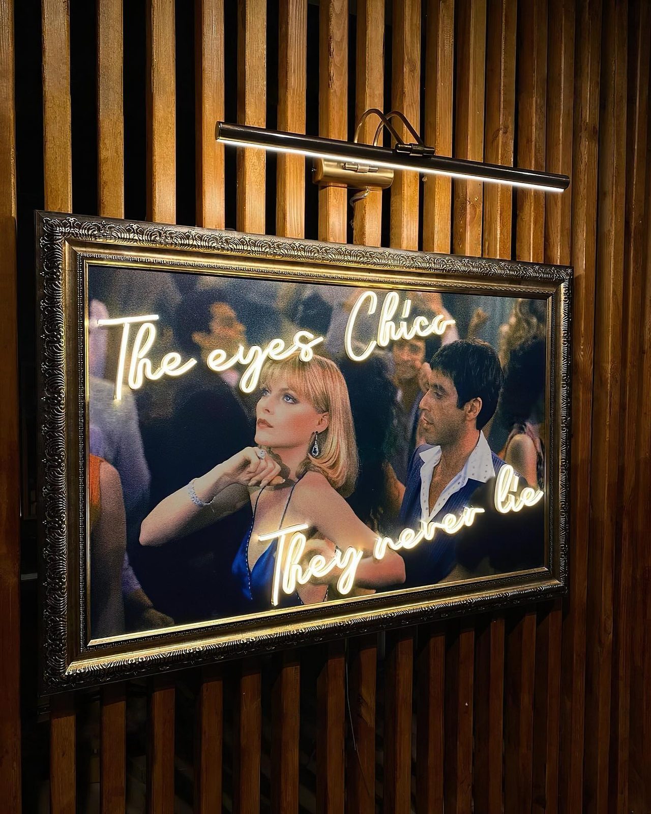 The Eyes Chico · Print + LED-neon