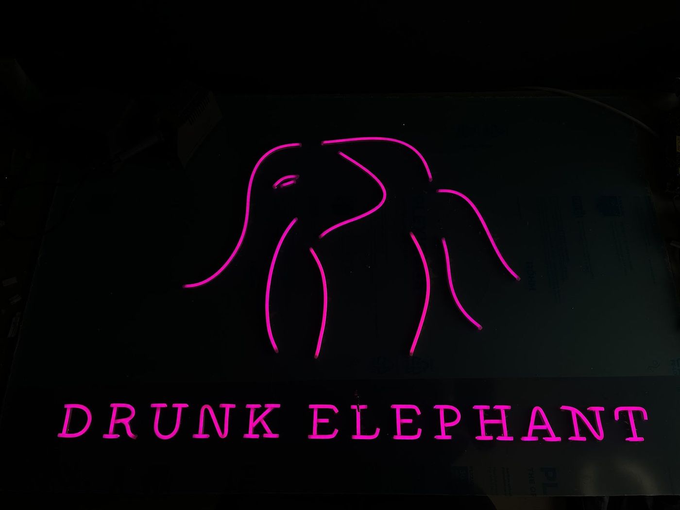 Drunk Elephant LED-neonskilt for merkevare-event i Oslo